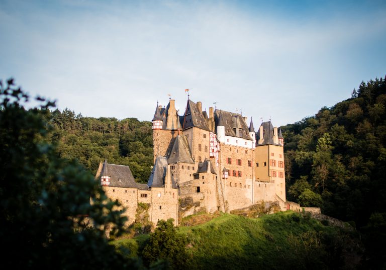 Burg Eltz, Moselsteig und Weinromantik wanderwoof